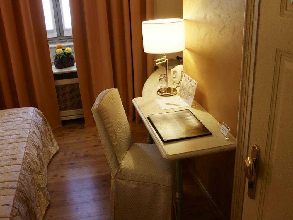 Hotel Parco Borromeo - Monza Brianza 切萨诺·马德尔诺 外观 照片
