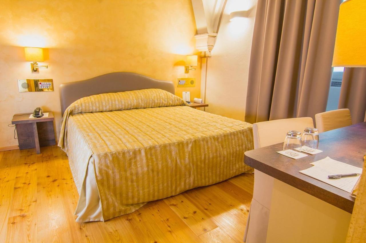 Hotel Parco Borromeo - Monza Brianza 切萨诺·马德尔诺 外观 照片