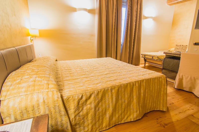 Hotel Parco Borromeo - Monza Brianza 切萨诺·马德尔诺 外观 照片